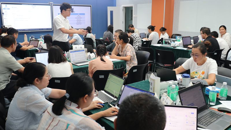 揭秘管理培训直销课程体系分类：职场进阶的必修课